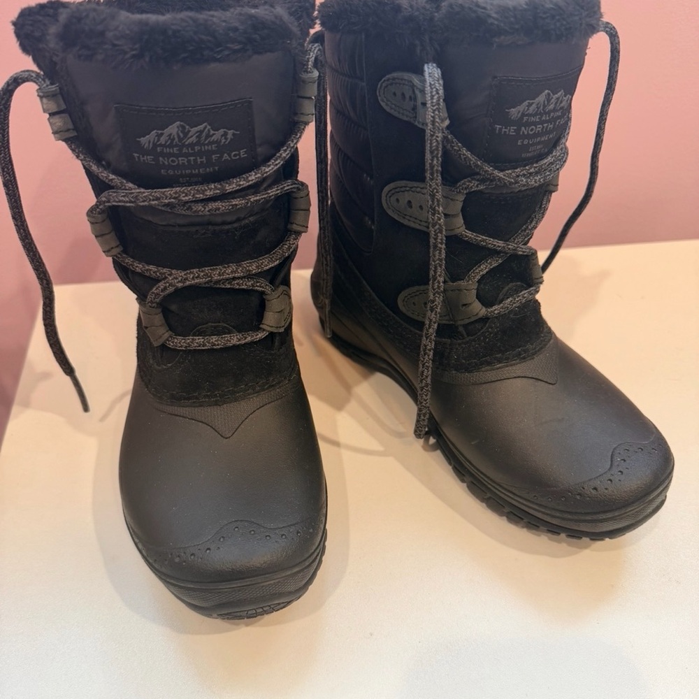 The North Face Shellista Shorty Black Insulated Boots Size 5- Worn once
